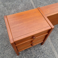 Load image into Gallery viewer, VINTAGE SUMNA FURNITURE BEDSIDE DRAWERS &amp; QUEEN SIZE HEADBOARD
