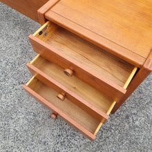 Load image into Gallery viewer, VINTAGE SUMNA FURNITURE BEDSIDE DRAWERS &amp; QUEEN SIZE HEADBOARD
