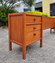 Load image into Gallery viewer, VINTAGE SUMNA FURNITURE BEDSIDE DRAWERS &amp; QUEEN SIZE HEADBOARD
