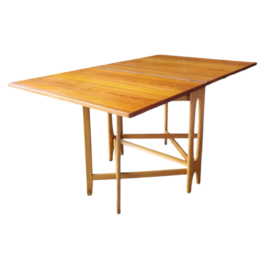 MID CENTURY TEAK GATELEG DINING TABLE